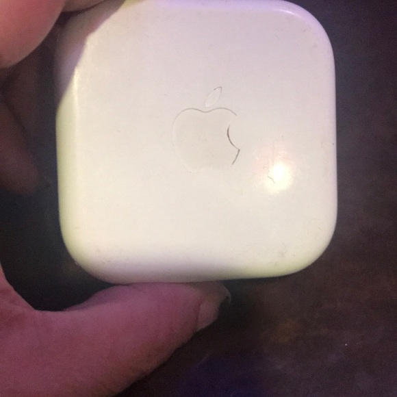 Apple earbuds - Picture 2 of 3